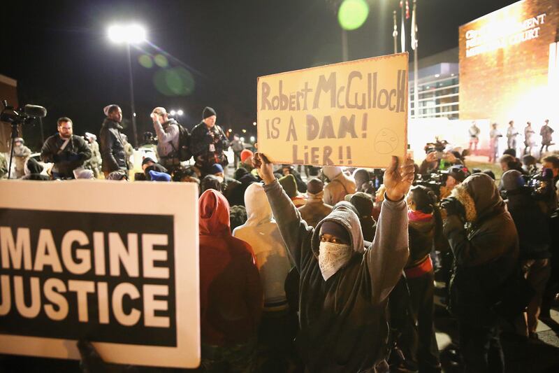 galleries/2014/11/26/day-2-ferguson-protesters-take-to-the-streets-across-the-u-s-photos/141125-ferg-13_uzpmts
