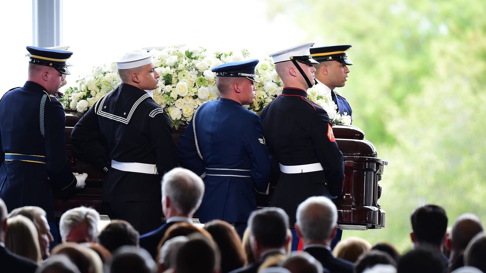 galleries/2016/03/11/photos-famous-faces-at-nancy-reagan-s-funeral/160311-nancy-reagan-funeral-04_wl7d1m