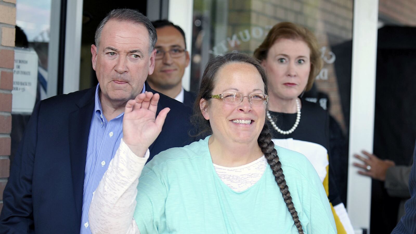 cheats/2015/09/14/kentucky-clerk-won-t-block-licenses/150914-davis-cheat_mvbcti