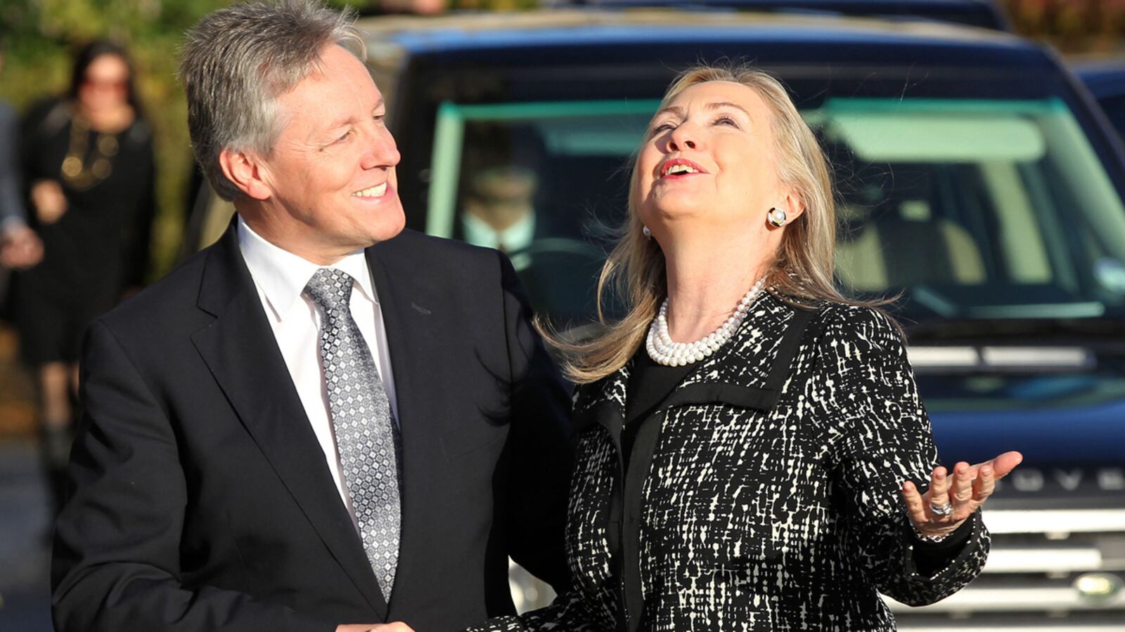 cheats/2012/12/07/bombs-found-in-northern-ireland/ireland-bomb-clinton-cheat_w33hm3