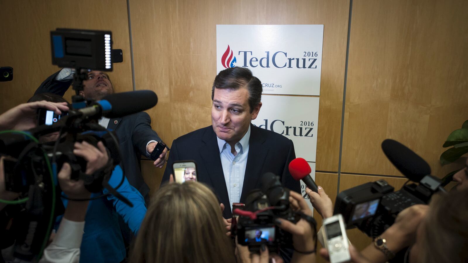 articles/2015/11/12/gop-candidates-suck-up-to-hatemongers/151111-boaz-liberties-conference-tease_wha1hu