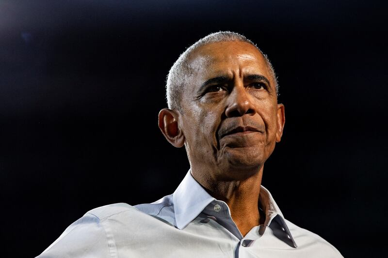 Former U.S. President Barack Obama pauses for a moment as he speaks to the crowd during a campaign event for Democratic presidential nominee and U.S. Vice President Kamala Harris, during the first week of early voting in Detroit, Michigan, U.S. October 22, 2024.  REUTERS/Emily Elconin