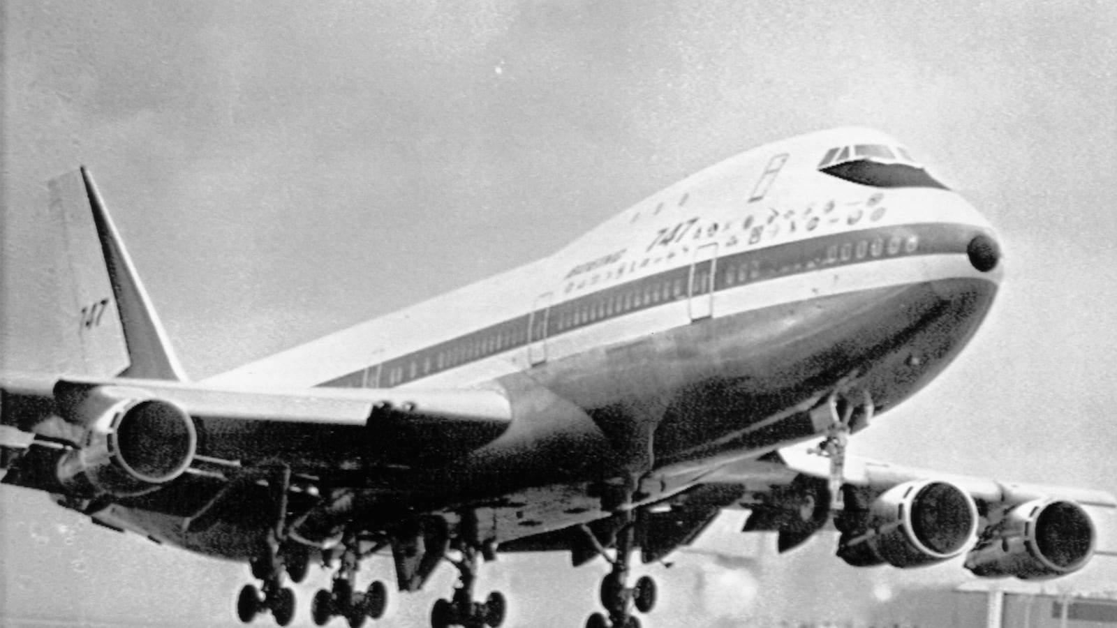 articles/2014/10/26/the-sexy-dream-of-the-747/141025-irving-boeing-747-tease_rpkmba