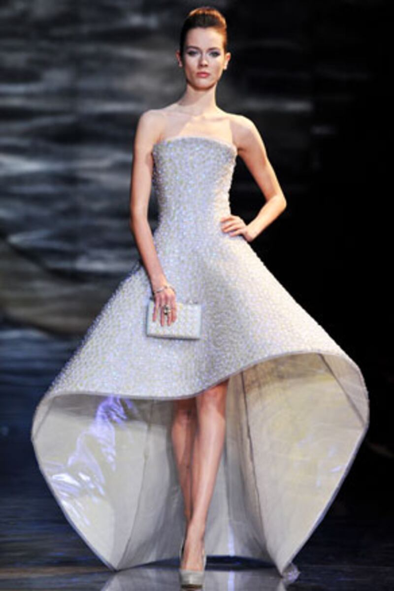 galleries/2010/01/27/fashion-week-day-1/paris-fashion-week---armani-2_xll2aw