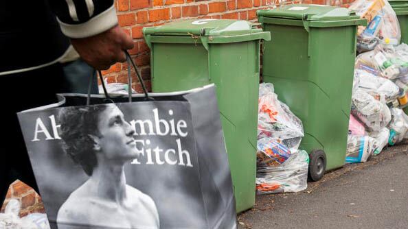 articles/2014/12/10/abercrombie-in-trouble-fall-of-the-house-of-tween/141209-Crocker-abercrombie-tease_lxe722