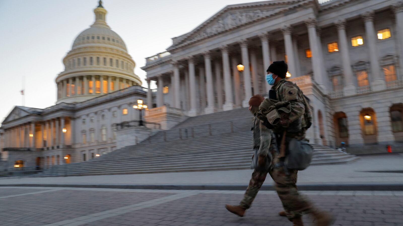 2021-01-13T223618Z_1625303031_RC2A7L97O6QE_RTRMADP_3_USA-TRUMP-SECURITY_lypbj6