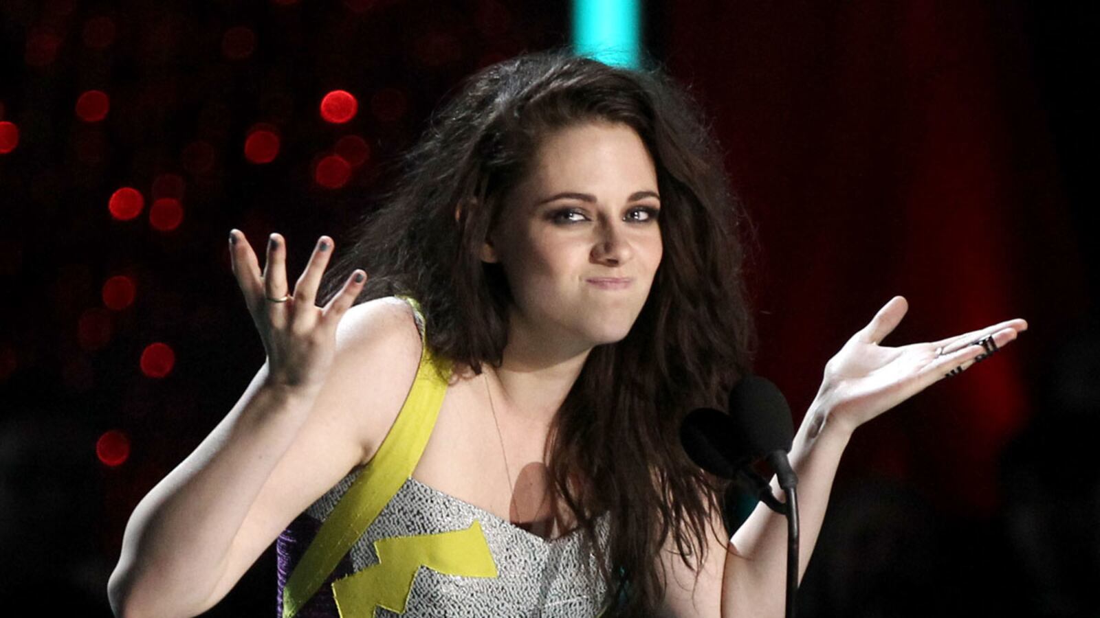 cheats/2012/08/14/stewart-out-of-snow-white-sequel/mtv-movie-awards-donnelly-tease_klyqk9