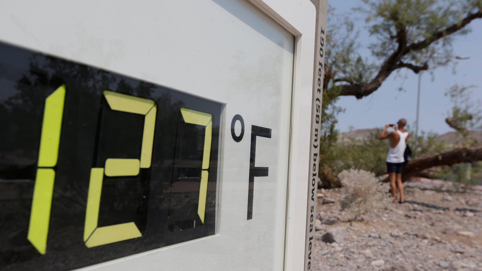 cheats/2013/06/30/western-u-s-heat-wave-turns-deadly/130630-heat-wave-death-cheat_vsh2ay