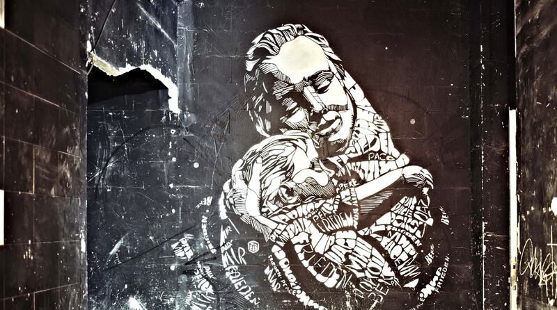 galleries/2014/06/19/graffiti-around-the-world-google-cultural-institute-s-street-art-project/google-graffiti-france_yganyb