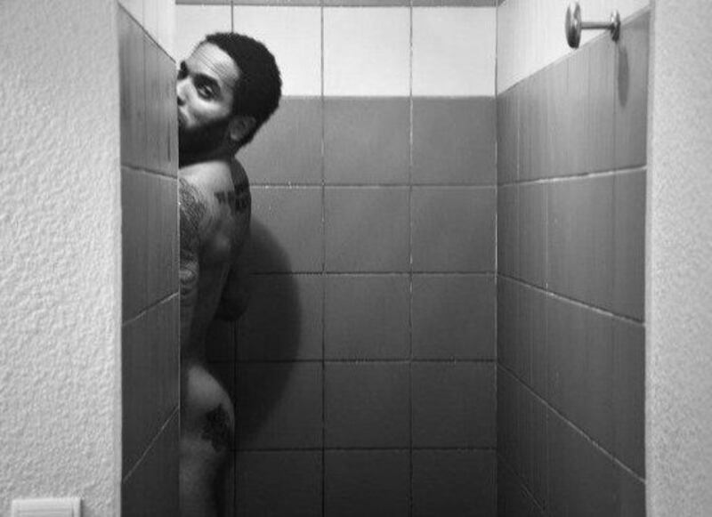 galleries/2012/05/24/courtney-love-john-mayer-more-twitter-overshares-photos/twitter-oversharing-kravitz_mxxurh