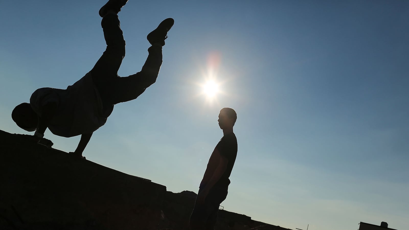 cheats/2013/06/01/iranian-women-shirk-tradition-to-practice-parkour/130701-witw-parkour-cheat_cvxtgv