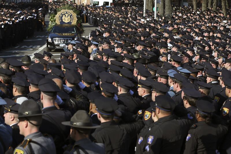 galleries/2014/12/27/the-nypd-says-farewell-to-officer-ramos/141227-police-funeral-04_rs82oq