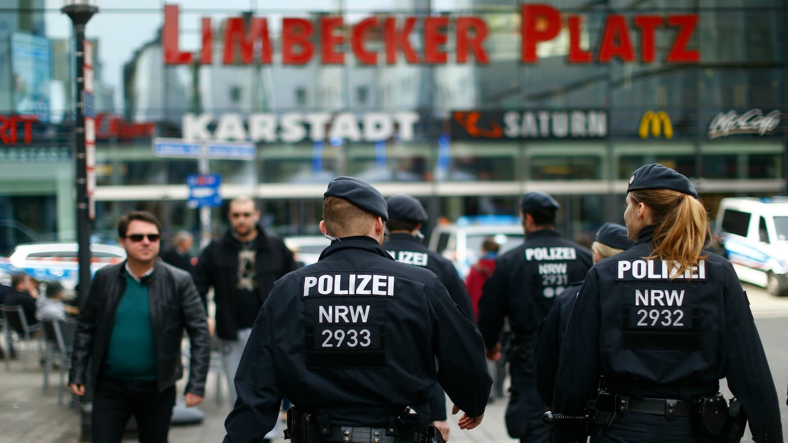 cheats/2017/03/11/german-shopping-mall-closed-over-attack-fears/170311-german-shopping-mall-attack-cheat_lcscsd