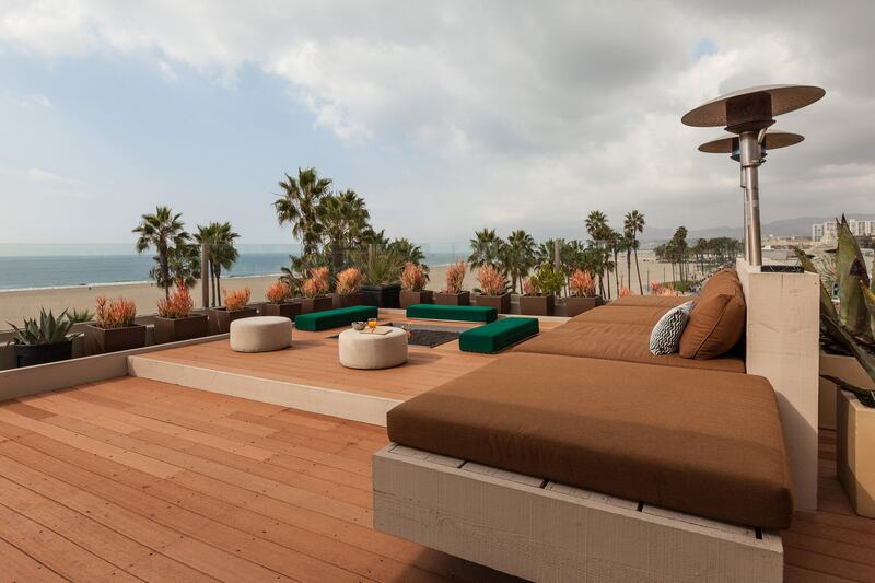 galleries/2014/04/06/omg-i-want-this-house-venice-california-photos/140404-omg-house-venice-beach-6_aotrfh