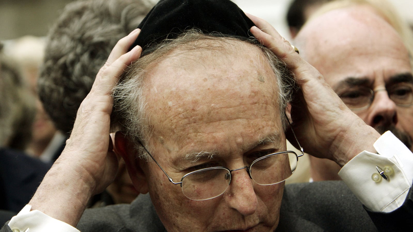 articles/2015/06/24/lord-accused-of-raping-boys-at-parliament-as-u-k-abuse-scandal-widens/150624-hines-Janner-tease_nwqgoc