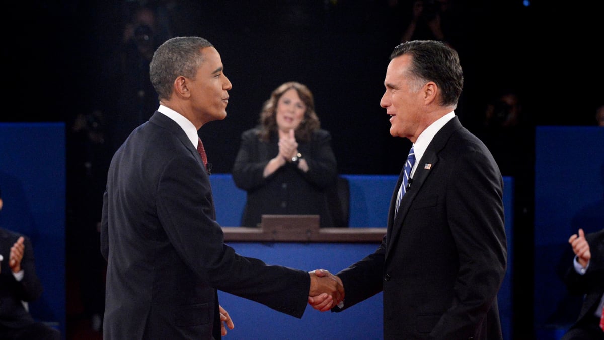 articles/2012/10/17/candy-crowley-correction-of-romney-over-benghazi-fuels-fury-in-right-wing-blogosphere/obama-shake-romney-candy_vbacal