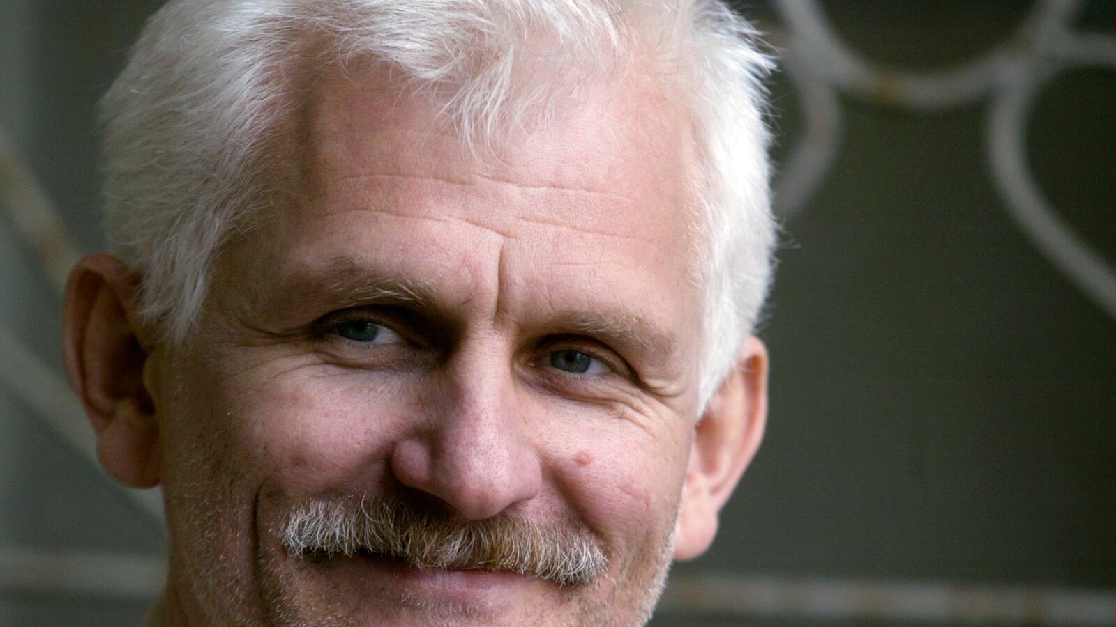 Belarusian human rights activist Ales Bialatski in central Minsk, Oct. 11, 2007.