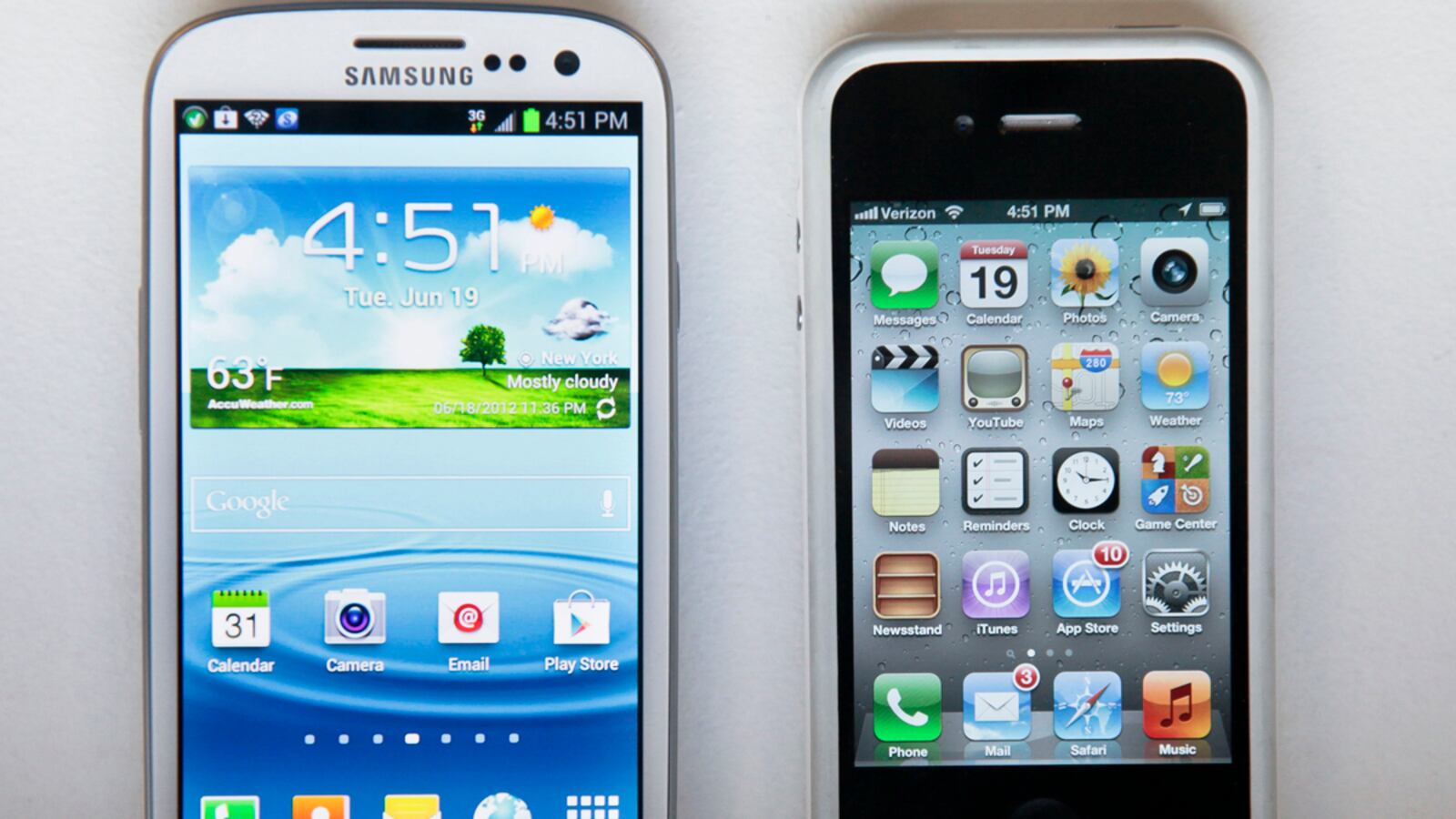 cheats/2012/07/30/apple-and-samsung-clash/apple-samsung-legal-battle-cheat_rj2rzk