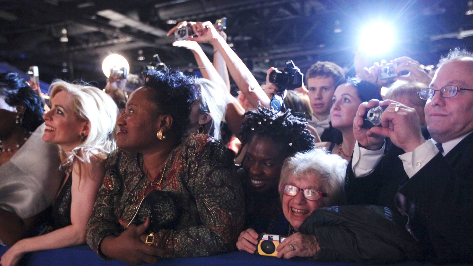 articles/2013/01/18/send-us-your-presidential-inauguration-photos-from-d-c-or-home/130118-send-photos-tease_emfbow