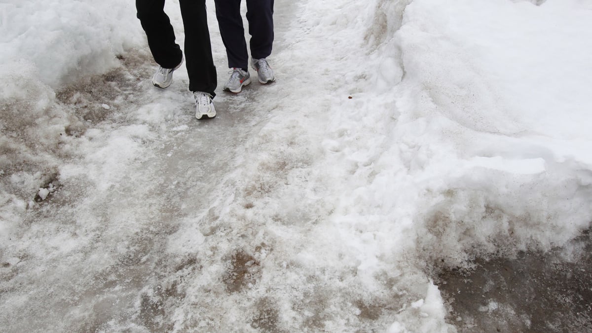 cheats/2011/12/11/heating-aid-to-the-poor-cut/northeast-cold-winter-struggling-head-cs_teqgwx