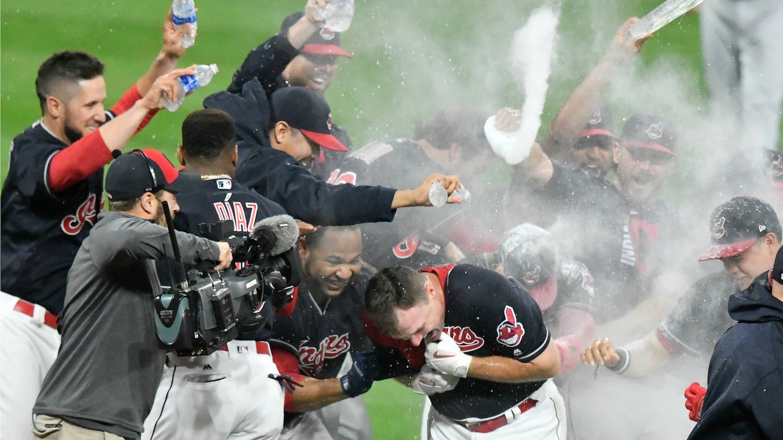 170914-cleveland-indians-22nd-win-cheat_aiaywl