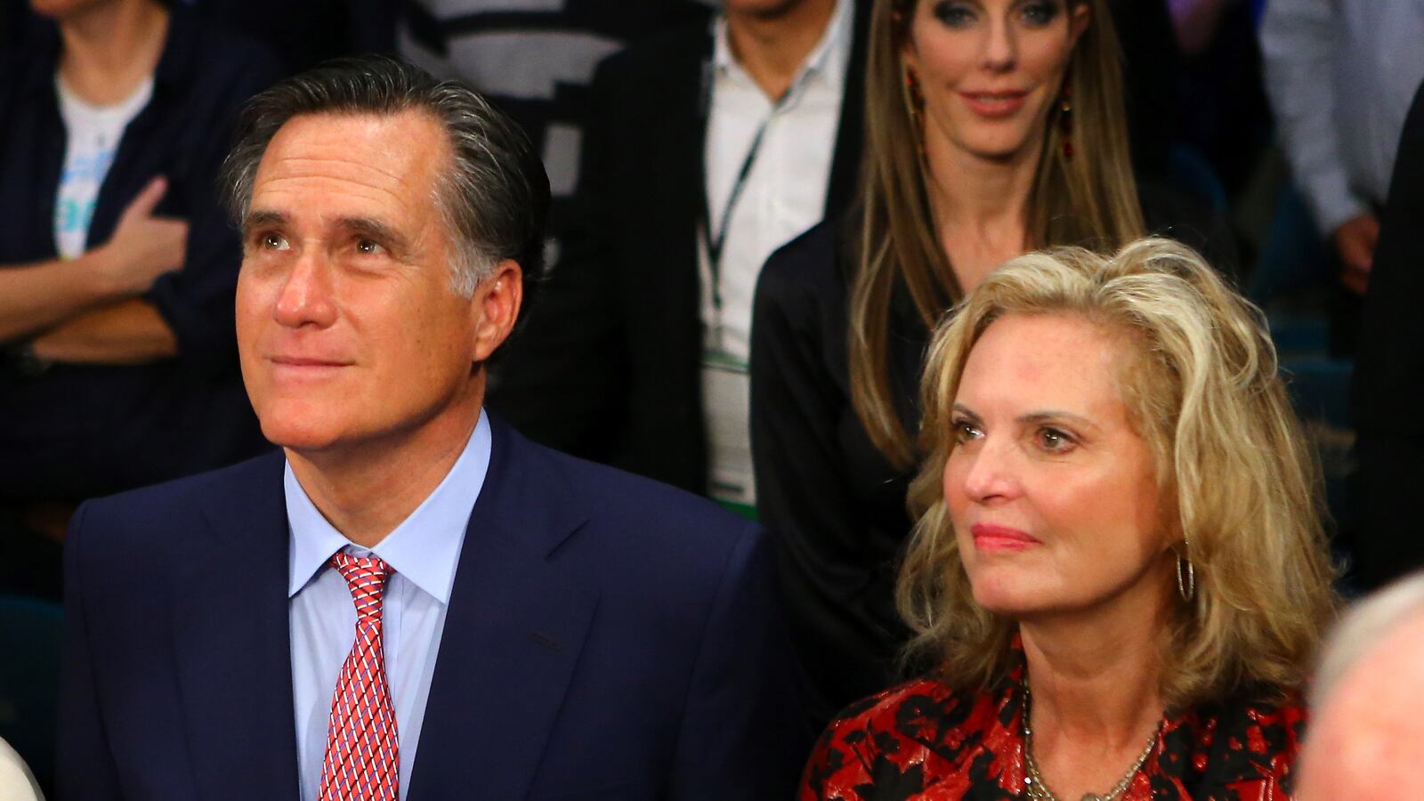 cheats/2012/12/09/mitt-takes-in-pacquiao-marquez-bout/mitt-romney-attends-boxing-match-cheat_bedbqw