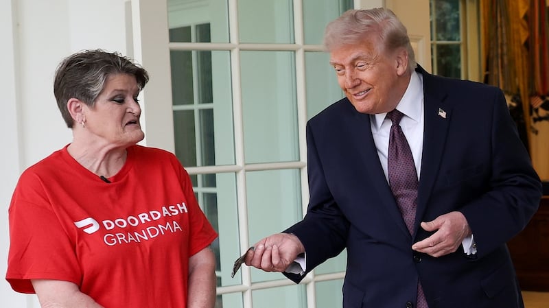Trump tips Sharon Simmons after receiving a DoorDash delivery of McDonald's during the press conference. Photo by Win McNamee/Getty Images.