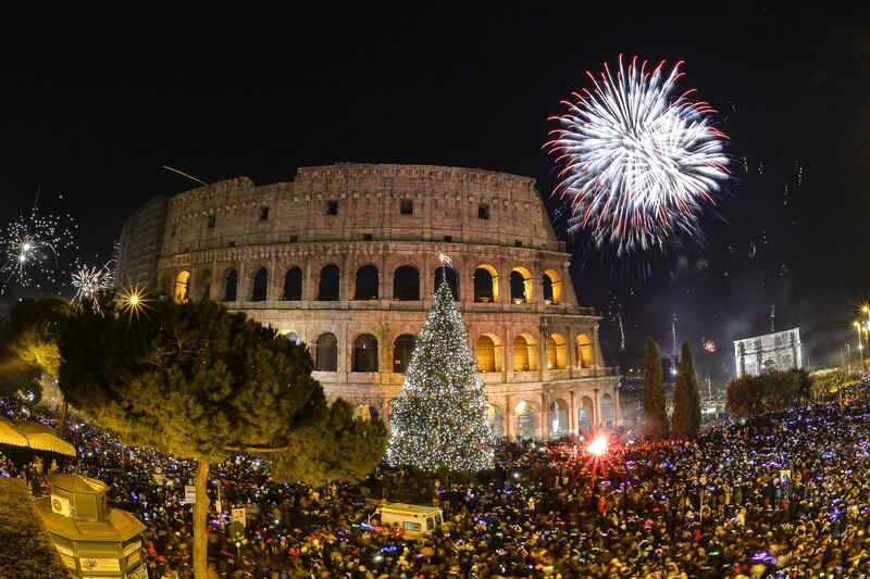 galleries/2014/12/31/new-year-s-celebrations-around-the-world-photos/141231-nye-fireworks2a_lkzn5s