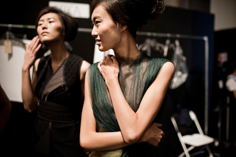 galleries/2010/09/14/vera-wang-backstage/vera-wang-backstage-3_ihtuv0