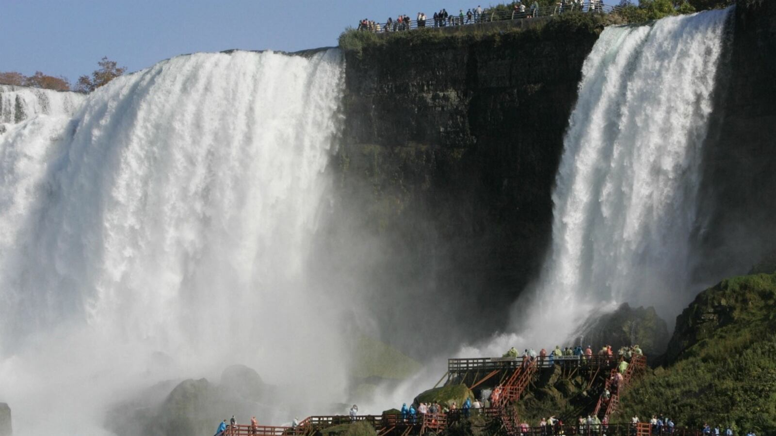 cheats/2012/05/22/man-survives-niagara-falls-jump/niagara-falls-cheat_hkkzfy