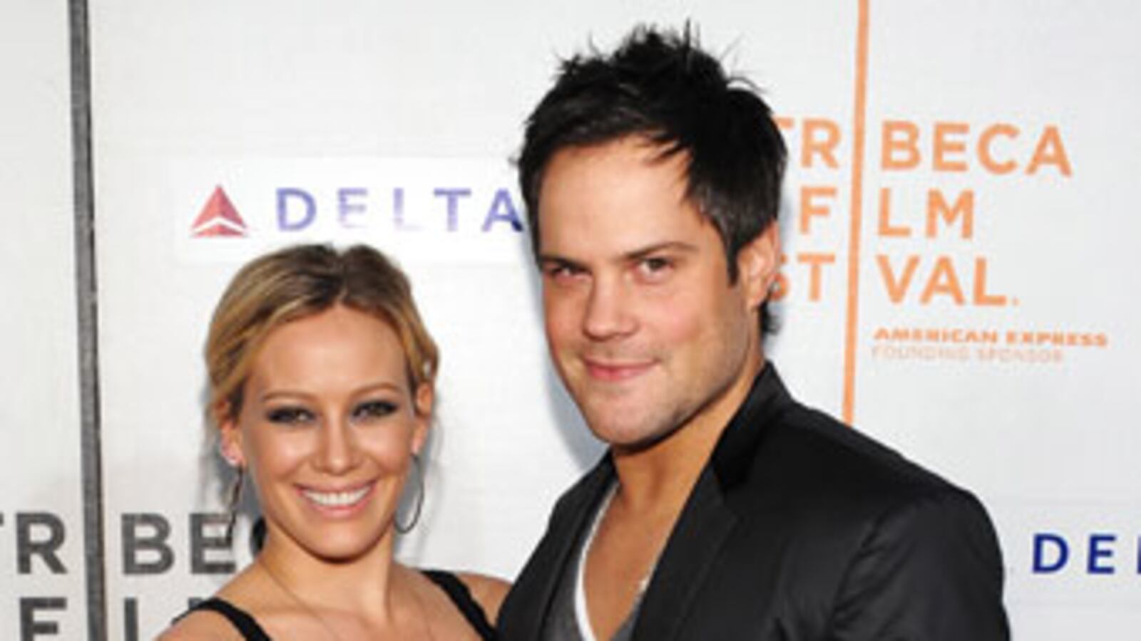 cheats/2010/08/15/hillary-duff-ties-the-knot/hockey-wags---duff_rcyjgq