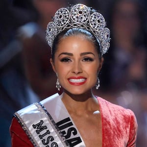 Miss USA Olivia Culpo reacts after being crowned during the Miss Universe pageant at Planet Hollywood Resort and Casino in Las Vegas, Nevada December 19, 2012. REUTERS/Steve Marcus (UNITED STATES - Tags: ENTERTAINMENT) FOR EDITORIAL USE ONLY. NOT FOR SALE FOR MARKETING OR ADVERTISING CAMPAIGNS