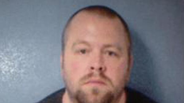 cheats/2012/08/07/man-brought-gun-ammo-to-dark-knight/scott-smith-brings-guns-knives-to-theatre-cheat_bsjcnl