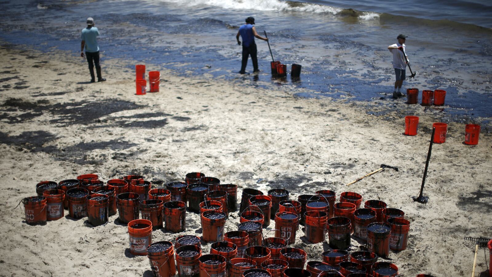 cheats/2015/06/03/cali-pipeline-that-leaked-was-corroded/150520-california-oil-spill-cheat_uwwypn