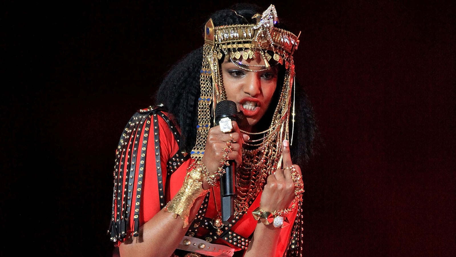 articles/2013/11/08/m-i-a-s-matangi-is-a-defiantly-personal-reclamation-of-the-brown-girl-narrative/131107-mia-new_uhyfit