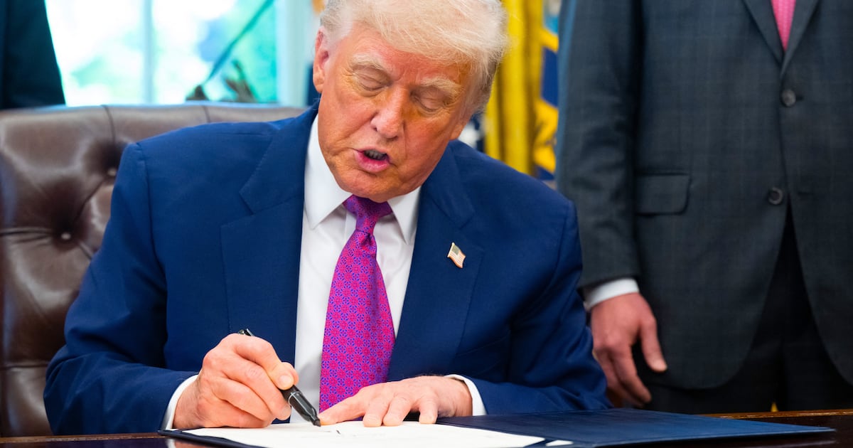 Trump’s Garbled Letter Begging a Dictator to Join His $1B ‘Peace’ Grift Exposed