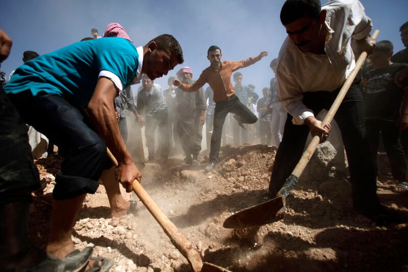 articles/2012/08/26/in-war-against-assad-death-comes-from-above/syria-burial-gillis_xlgyfp