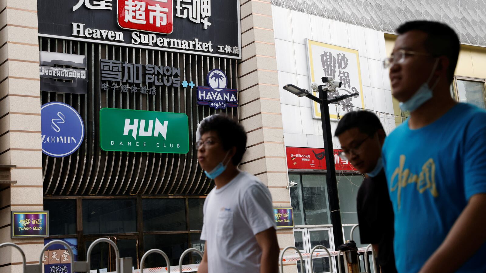 2022-06-13T050459Z_1727282323_RC2SQU9Q9Q3R_RTRMADP_3_HEALTH-CORONAVIRUS-CHINA_hdwb8r