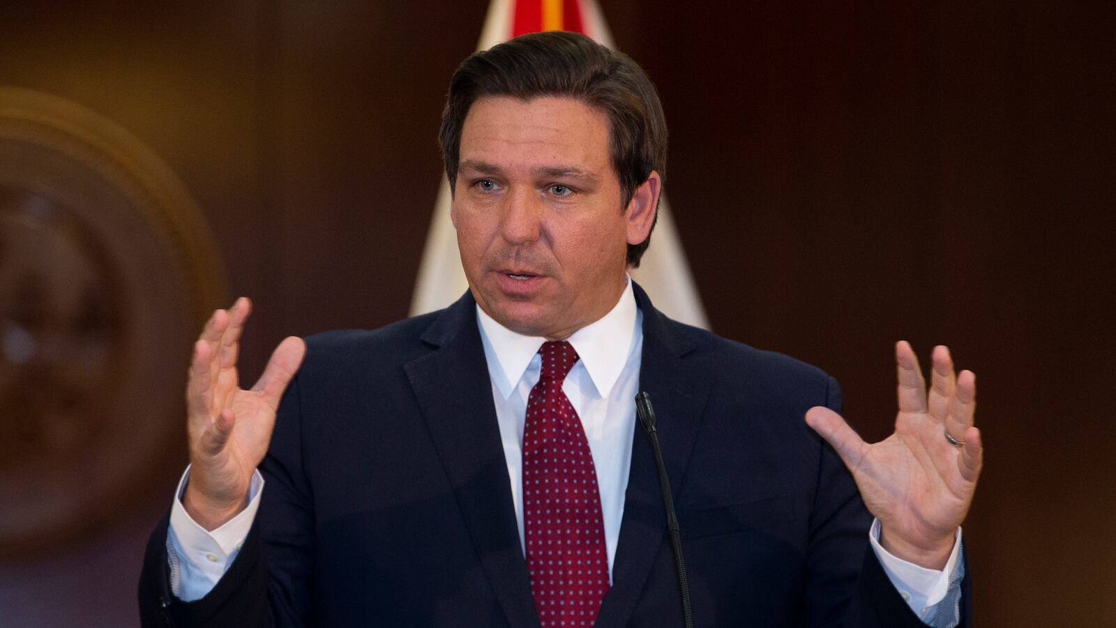 2020-06-29T183300Z_981458702_MT1USATODAY14466024_RTRMADP_3_GOV-RON-DESANTIS-HOLDS-A-NEWS-CONFERENCE-IN-THE-CABINET_fydqfa
