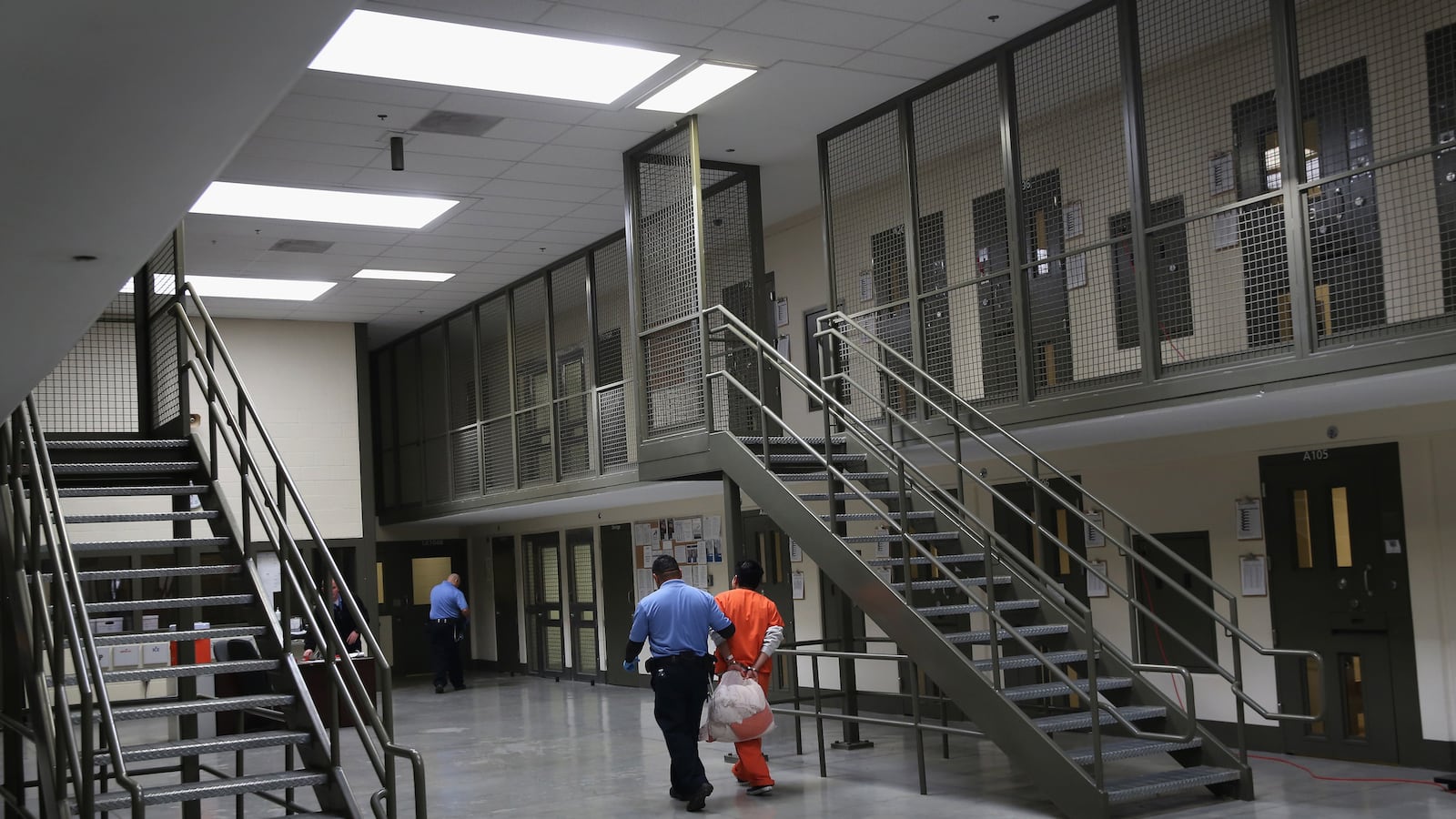 cheats/2014/10/23/california-prisons-to-desegregate/141023-cali-prison-cheat_aonjik