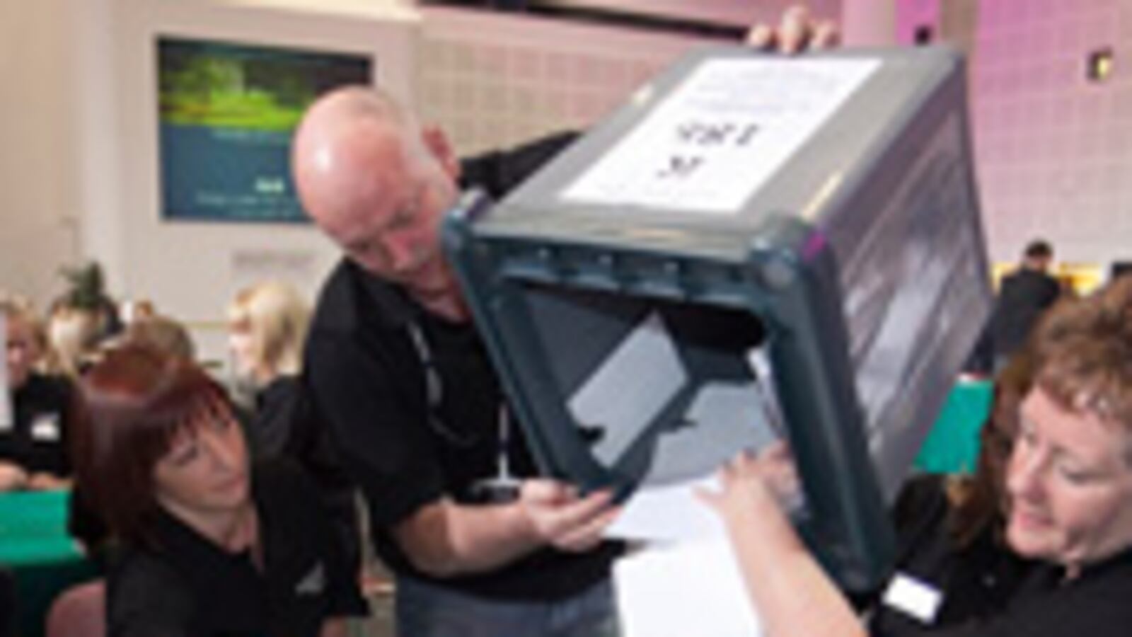 articles/2010/05/07/florida-on-the-thames/brit-wrap---brown_99026_rpywye