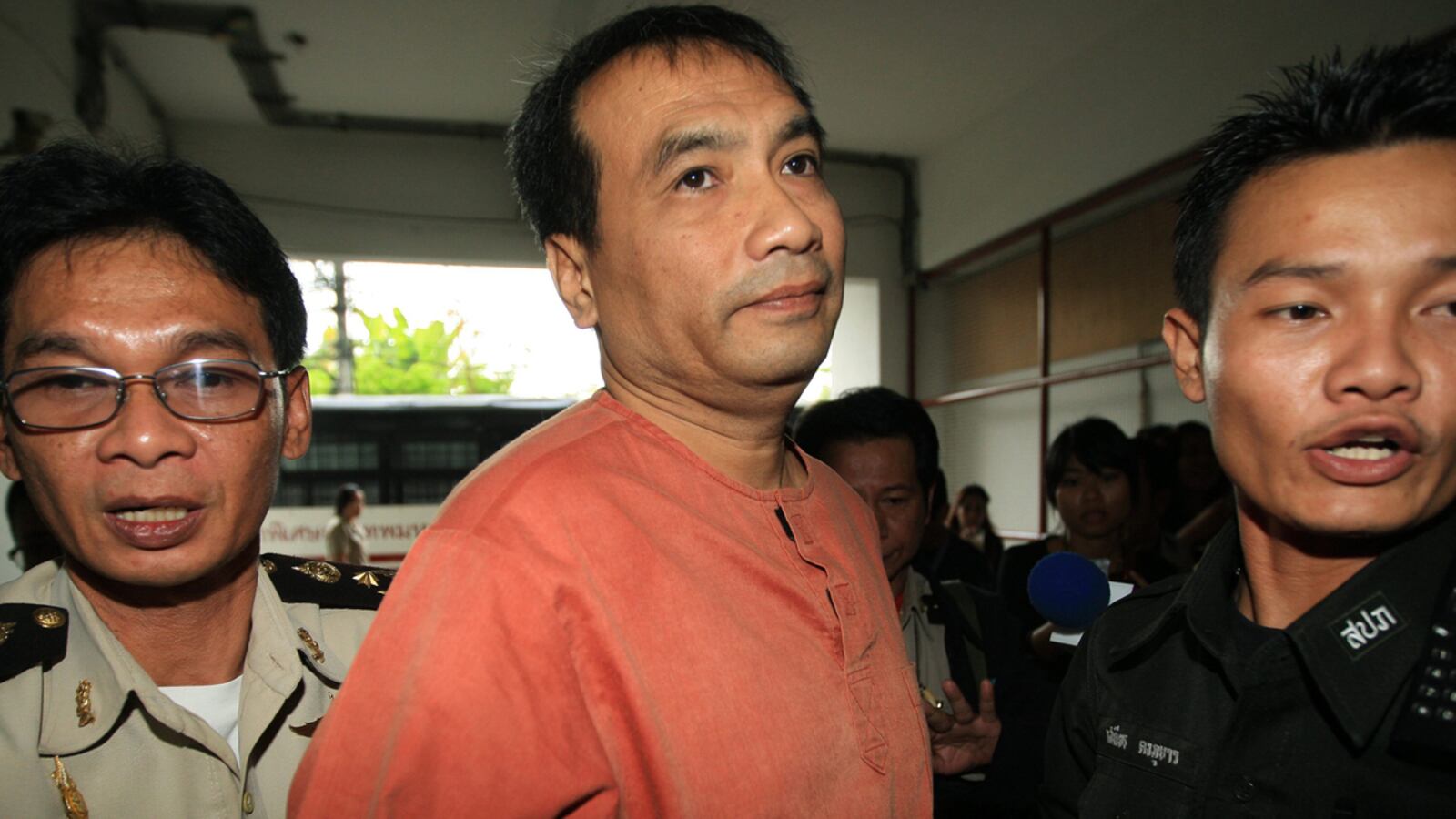 cheats/2011/12/08/thailand-imprisons-american-for-2-5-years/thailand-man-imprisoned-criticizing-monarchy-cheat_yeobyb