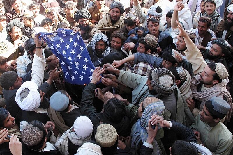 galleries/2012/02/23/quran-burning-protests-turn-deadly-in-afghanistan-photos/afghanistan-koran-burning-protest-flag_ztuu4p