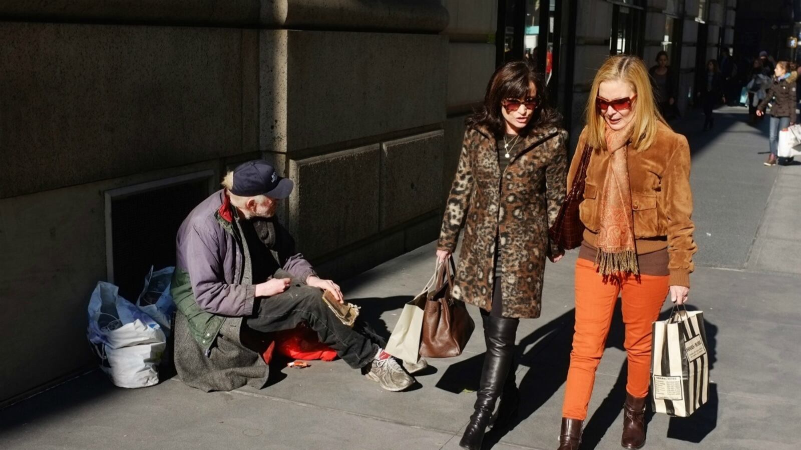 articles/2012/02/09/scenes-from-the-new-upper-class/upper-class_qowqgw