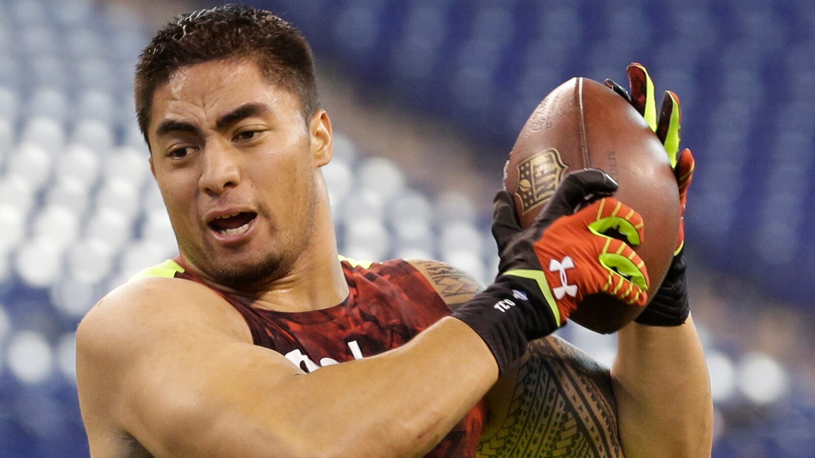 cheats/2013/04/26/te-o-passed-over-in-nfl-first-round-draft/130426-nfl-draft-teo-cheat_gfweuf