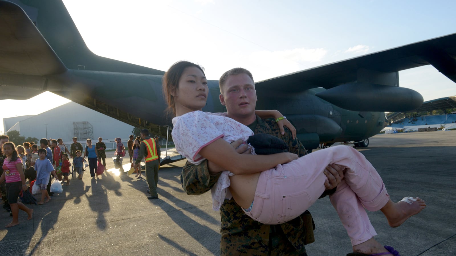 cheats/2013/11/12/u-s-britain-aid-philippines/131112-us-britain-aid-philippines-cheat_adqoxa