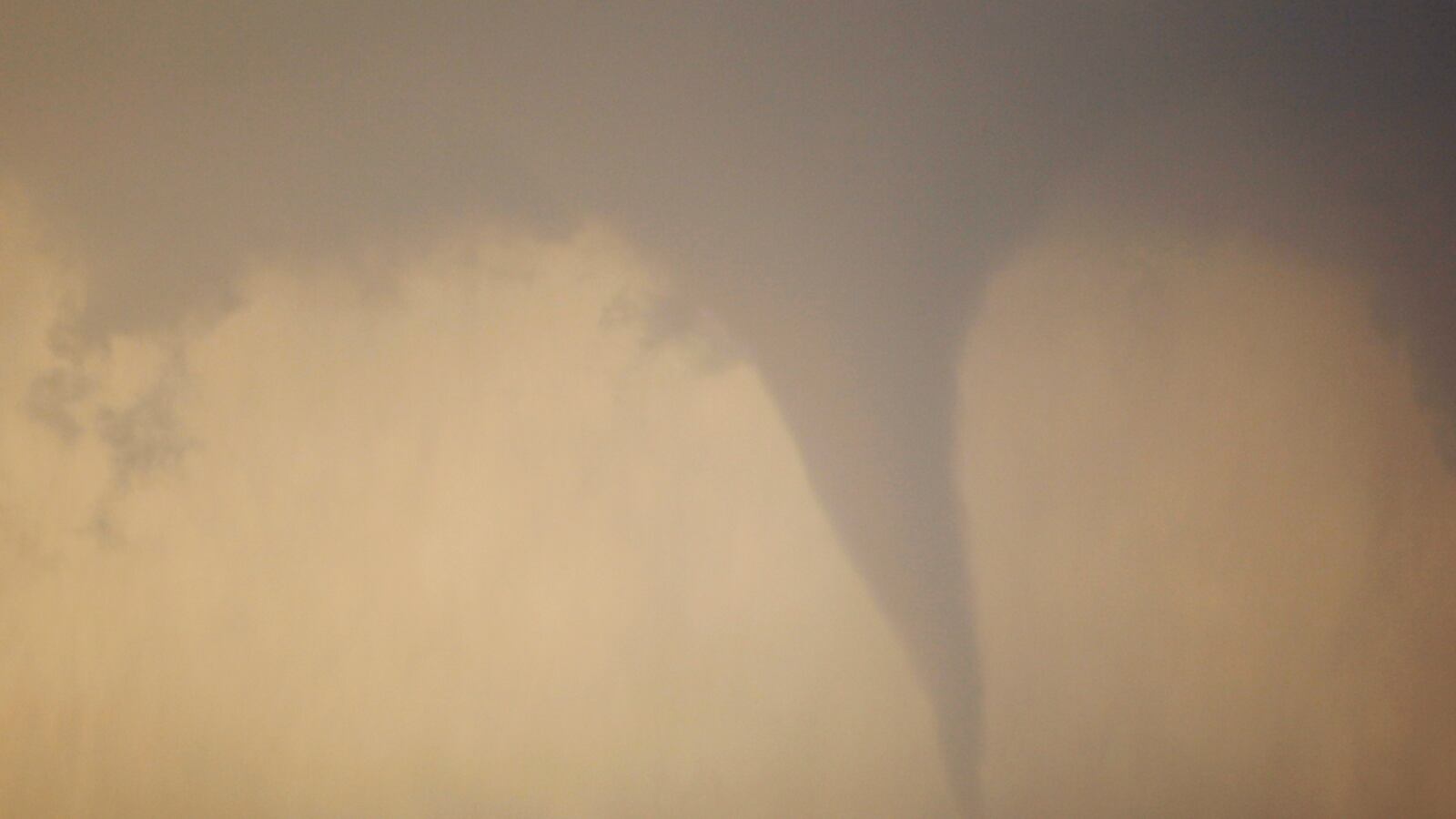 cheats/2012/04/15/midwest-tornadoes-kill-five/midwest-tornado-cheat_h7zkzm