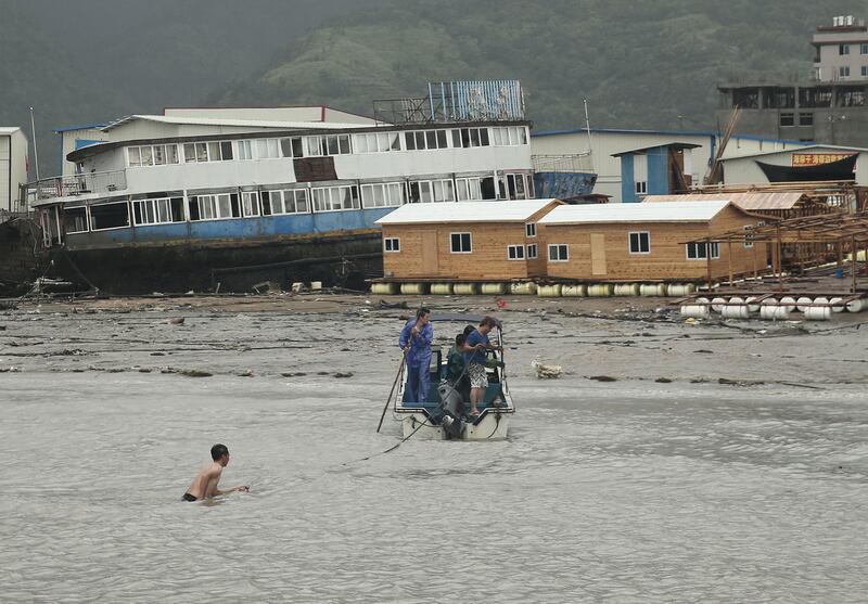 galleries/2015/08/09/typhoon-swamps-china-and-taiwan-photos/150809-china--typhoon-soudelor-10_lhsuab