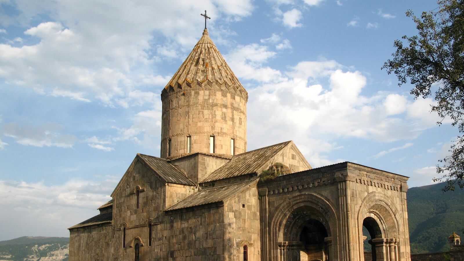 200808-Kemper-Armenia-Enchanting-Monasteries-embed1_dcna0f
