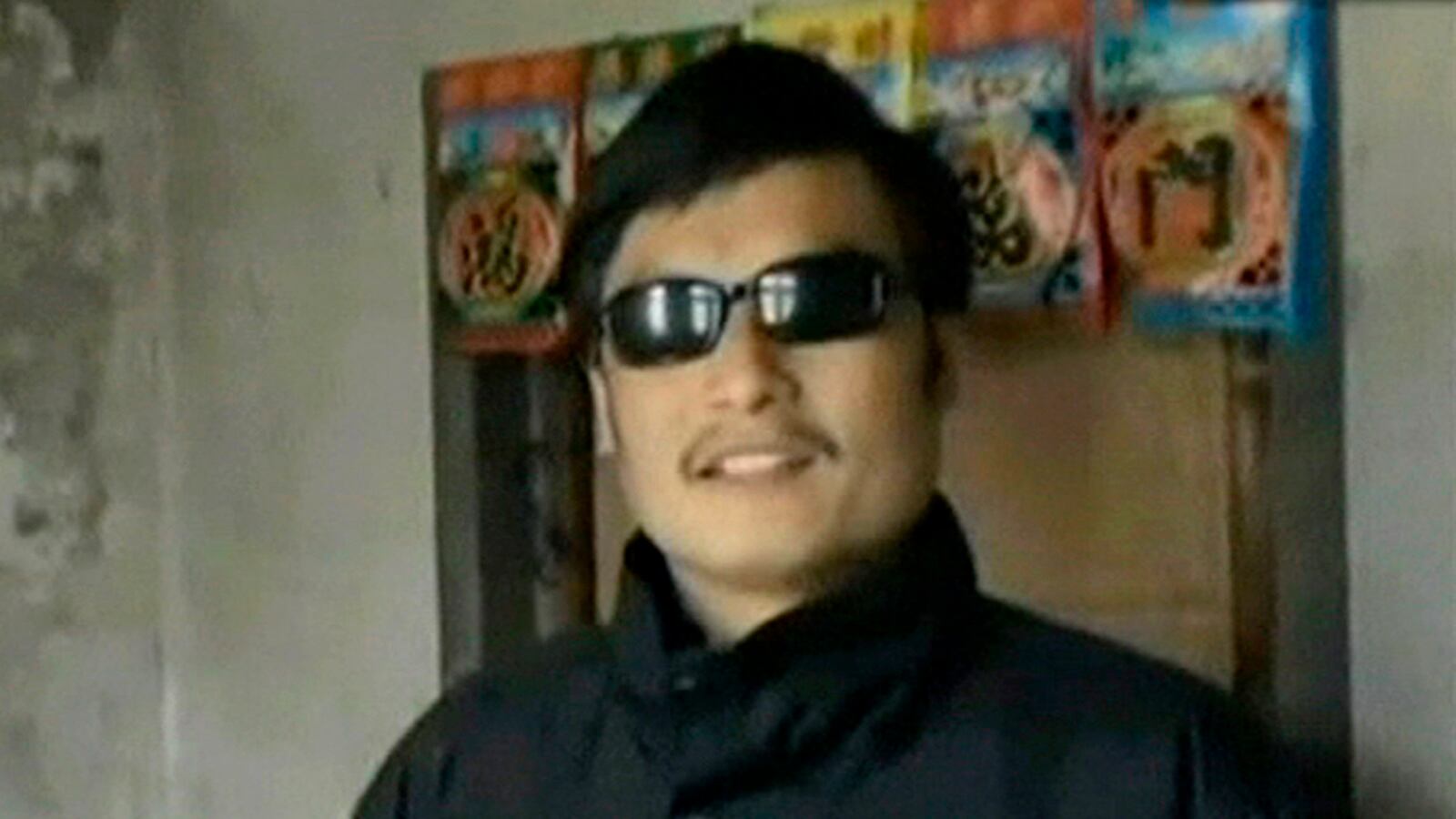 cheats/2012/04/27/chinese-activist-escapes-house-arrest/chen-guangcheng-china-cheat_bbhcrl
